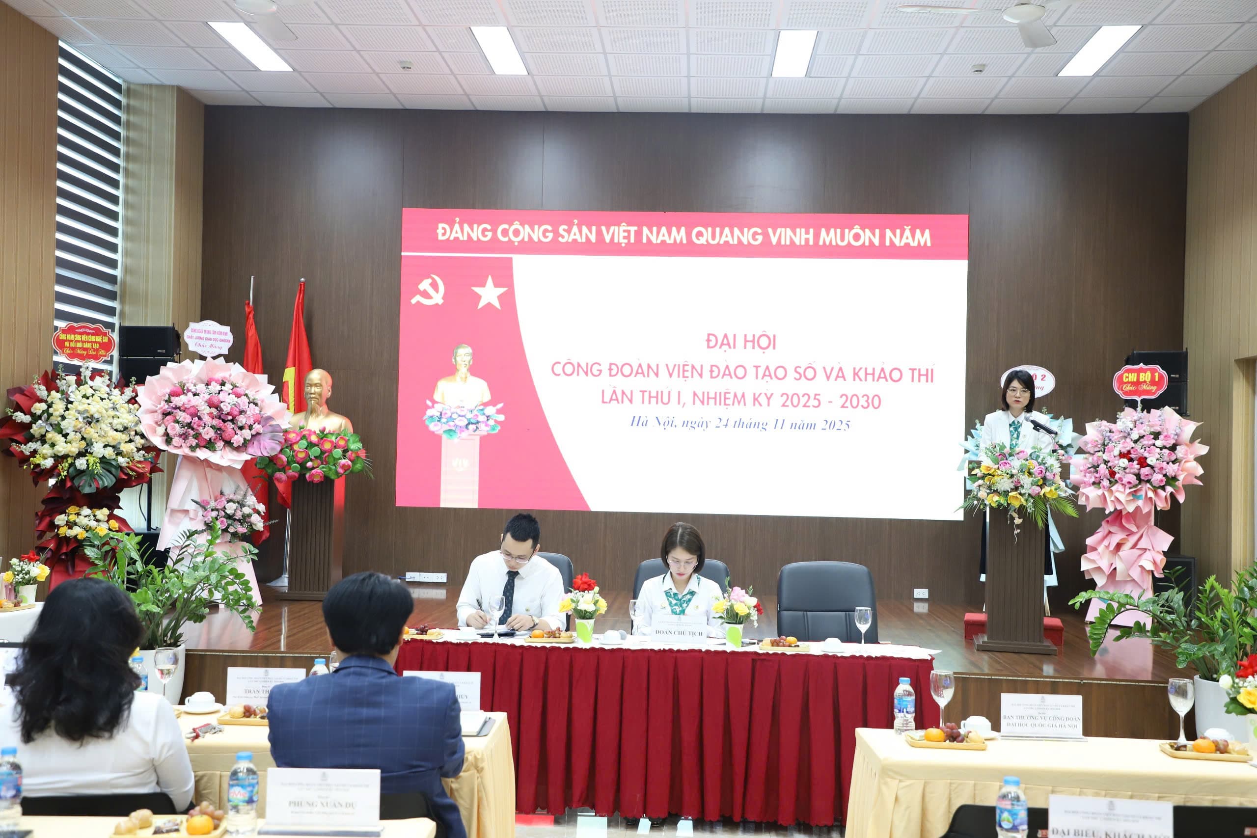 Chi Tuyết Anh phát biểu