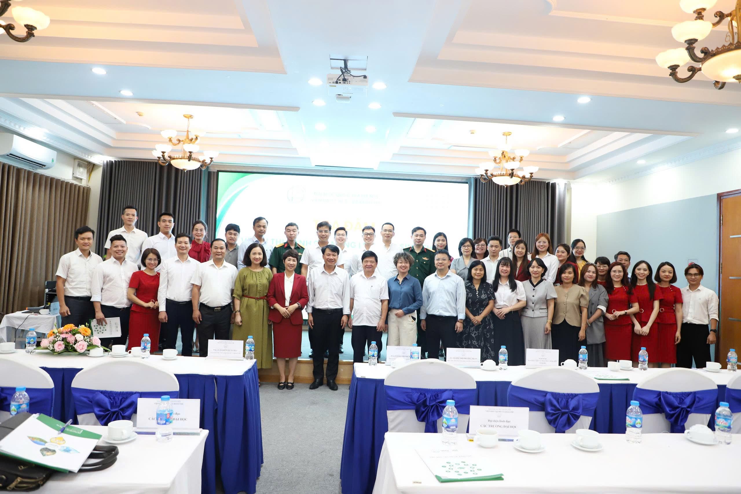 Phó trưởng Ban Đào tạo và Công tác sinh viên – ĐHQGHN Võ Thị Minh Trang phát biểu tại tọa đàm