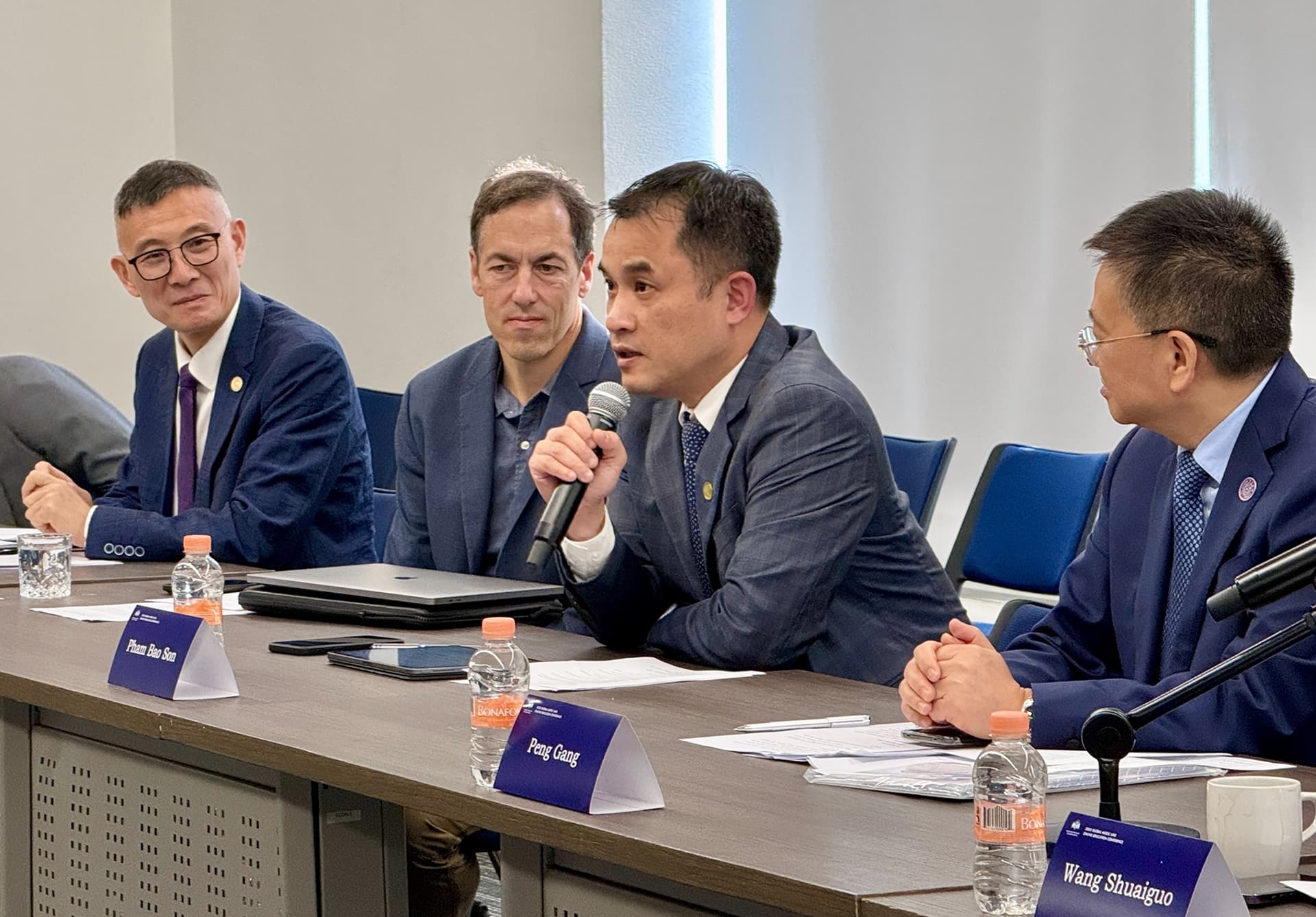 Phó Giám đốc ĐHQGHN Phạm Bảo Sơn phát biểu tại Phiên họp thường niên của Ban Điều hành GMA 