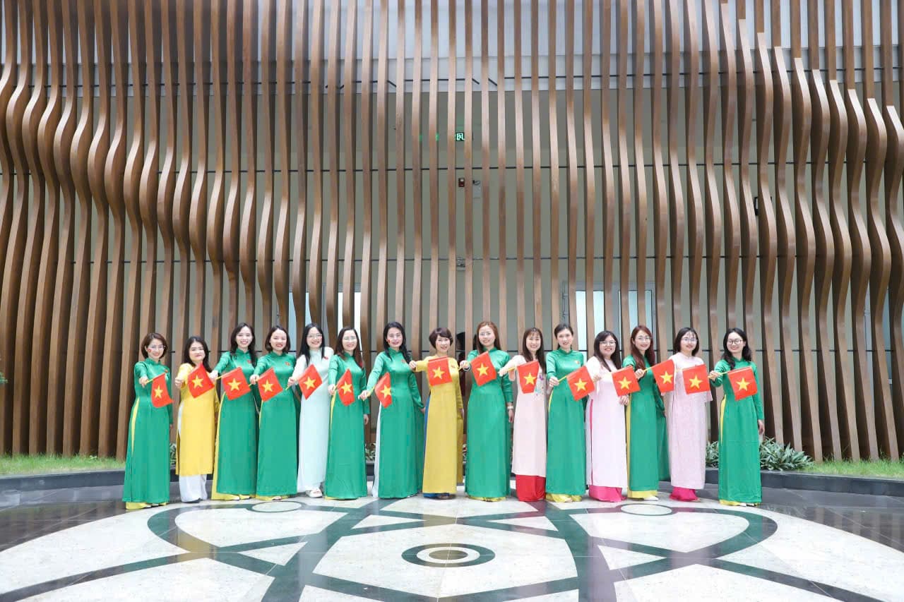 CHÚC MỪNG NGÀY PHỤ NỮ VIỆT NAM 2010